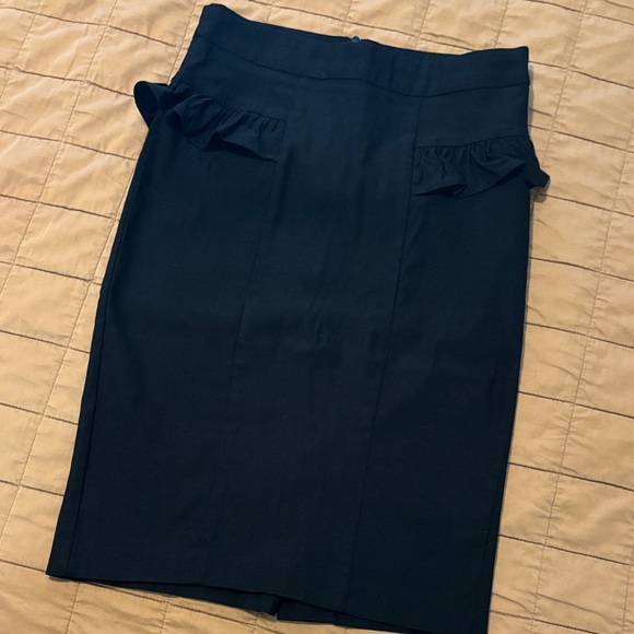 Ruffle Pencil Skirt 🖤 - Picture 1 of 5